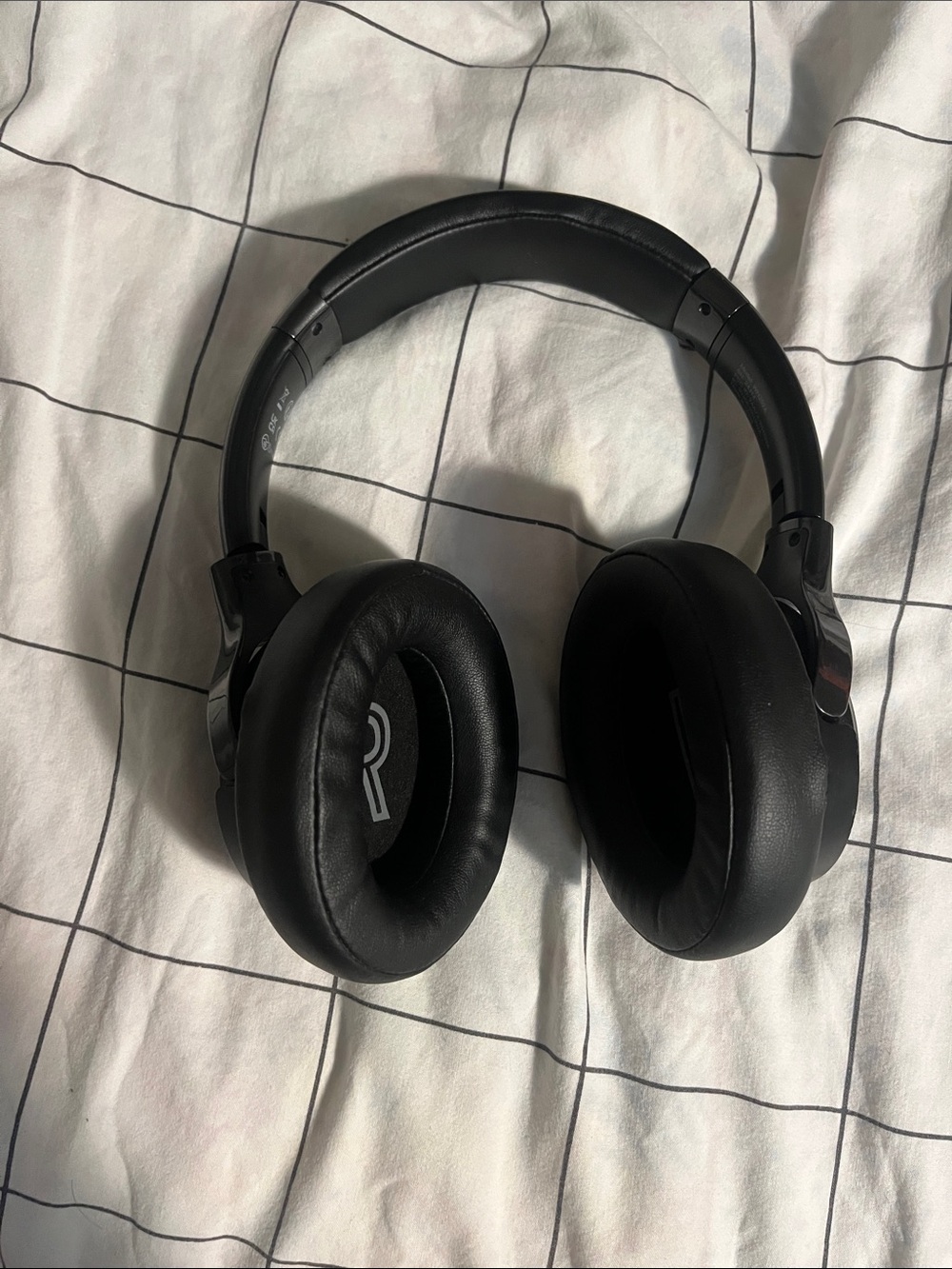 Premium Black Over-Ear Headphones for Immersive Listening